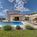 Case de vacanță Schone Mit Pool- Meerblick- By Interhome *