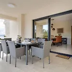 Case de vacanță Schone Mit Pool- Meerblick- By Interhome