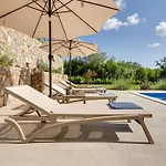 Schone Mit Pool- Meerblick- By Interhome *