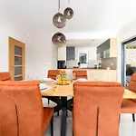Schone Mit Pool- Meerblick- By Interhome Case de vacanță Sveti Vid-Miholjice
