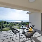 Schone Mit Pool- Meerblick- By Interhome Case de vacanță