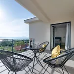 Schone Mit Pool- Meerblick- By Interhome *