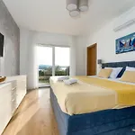 Schone Mit Pool- Meerblick- By Interhome *