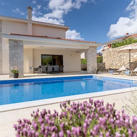 Schone Mit Pool- Meerblick- By Interhome *