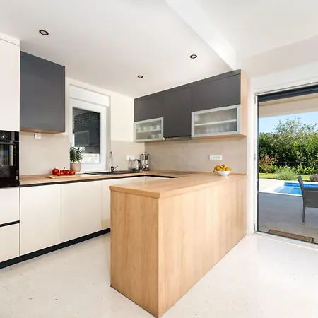 Feriehus Schone Mit Pool- Meerblick- By Interhome