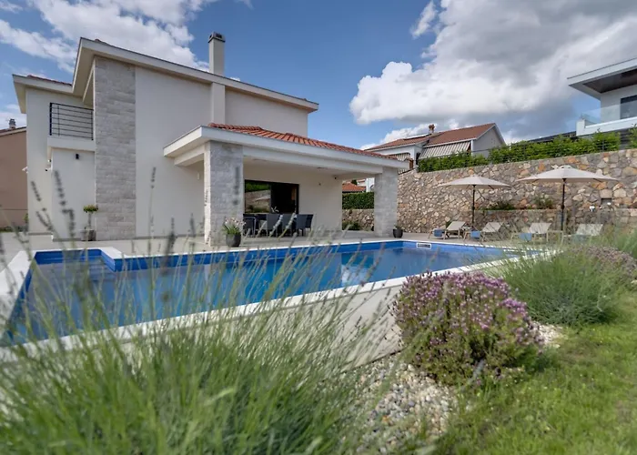 Tatil Evi Schone Mit Pool- Meerblick- By Interhome