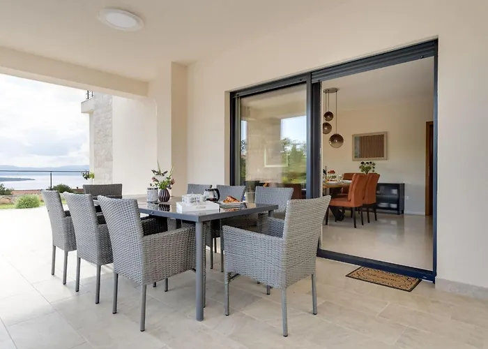 Tatil Evi Schone Mit Pool- Meerblick- By Interhome