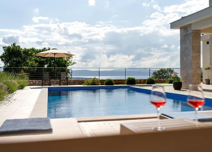 Schone Mit Pool- Meerblick- By Interhome