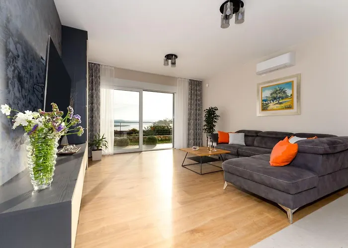 Schone Mit Pool- Meerblick- By Interhome Feriehus Sveti Vid-Miholjice
