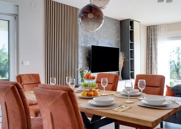 Schone Mit Pool- Meerblick- By Interhome 펜션