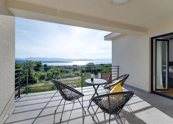 Schone Mit Pool- Meerblick- By Interhome Feriehus