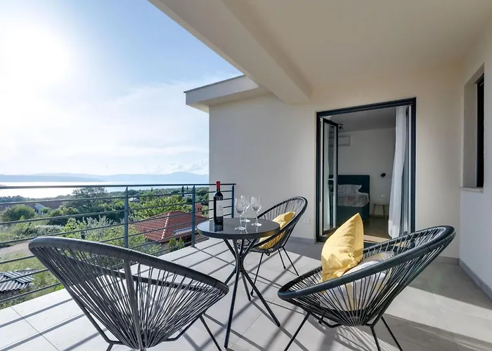 Schone Mit Pool- Meerblick- By Interhome *