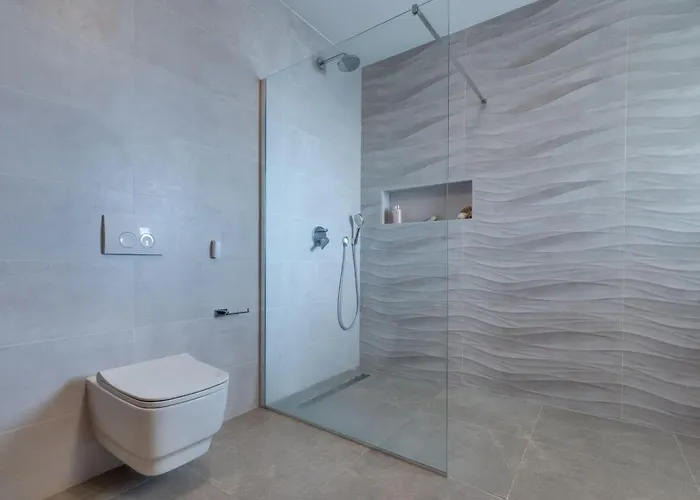 Schone Mit Pool- Meerblick- By Interhome *