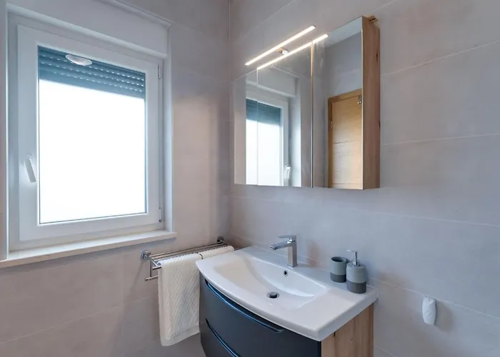펜션 Schone Mit Pool- Meerblick- By Interhome *