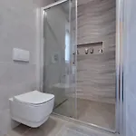 Schone Mit Pool- Meerblick- By Interhome Nyaraló