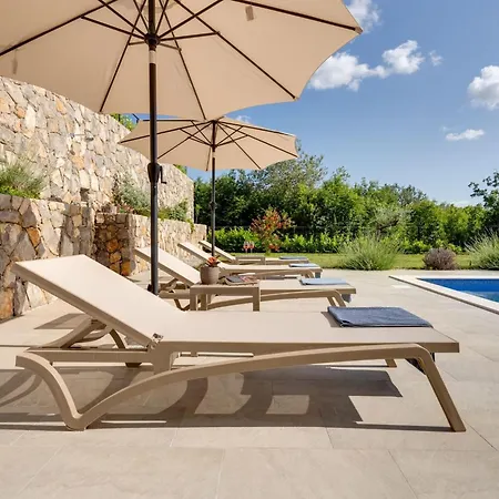 Schone Mit Pool- Meerblick- By Interhome *