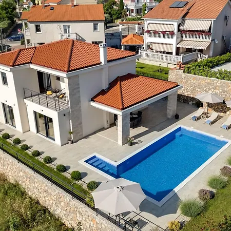 Tatil Evi Schone Mit Pool- Meerblick- By Interhome