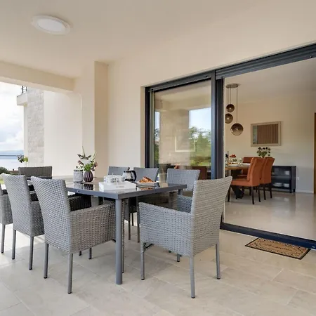 Tatil Evi Schone Mit Pool- Meerblick- By Interhome