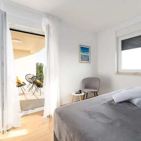 Tatil Evi Schone Mit Pool- Meerblick- By Interhome *