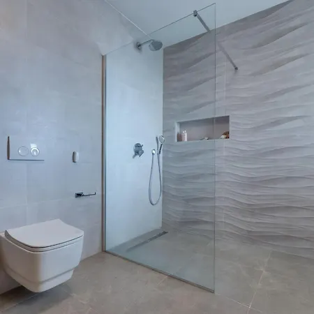 Schone Mit Pool- Meerblick- By Interhome *