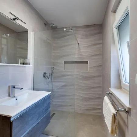 Schone Mit Pool- Meerblick- By Interhome * Sveti Vid-Miholjice