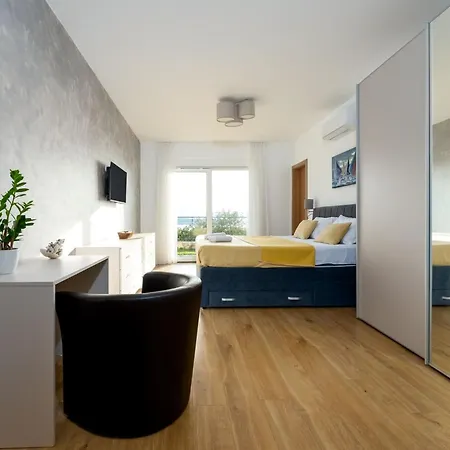 Schone Mit Pool- Meerblick- By Interhome Tatil Evi Sveti Vid-Miholjice